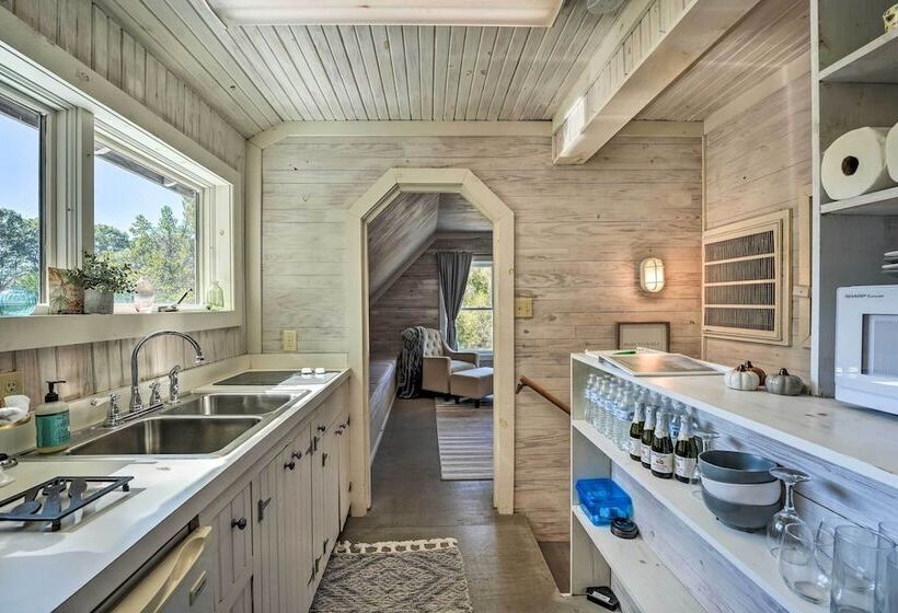 Unique Loft Cabin: Fire Pit & Fishing Access!