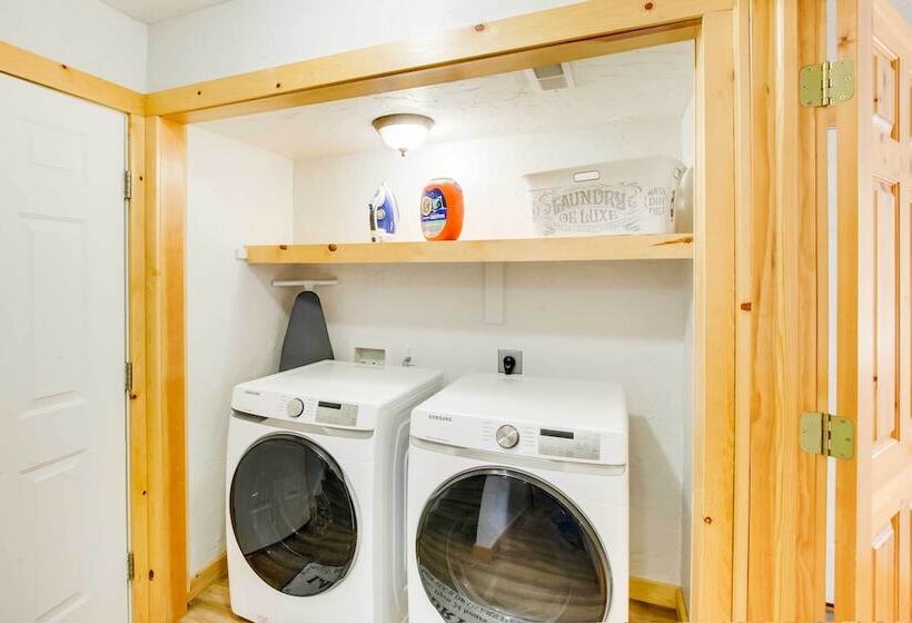 Updated Cabin W/ Views ~ 1 Mi To Bear Lake!