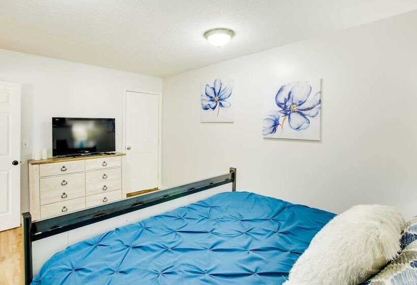 Updated Cabin W/ Views ~ 1 Mi To Bear Lake!