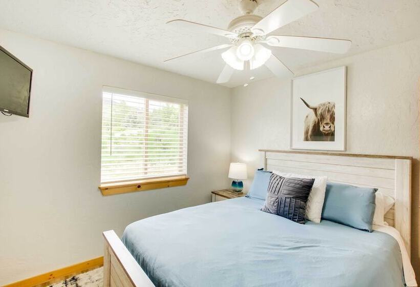 Updated Cabin W/ Views ~ 1 Mi To Bear Lake!