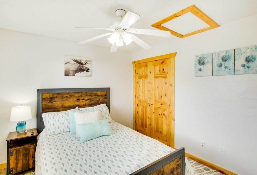 Updated Cabin W/ Views ~ 1 Mi To Bear Lake!