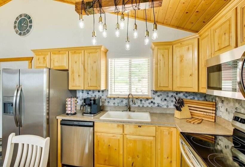 Updated Cabin W/ Views ~ 1 Mi To Bear Lake!