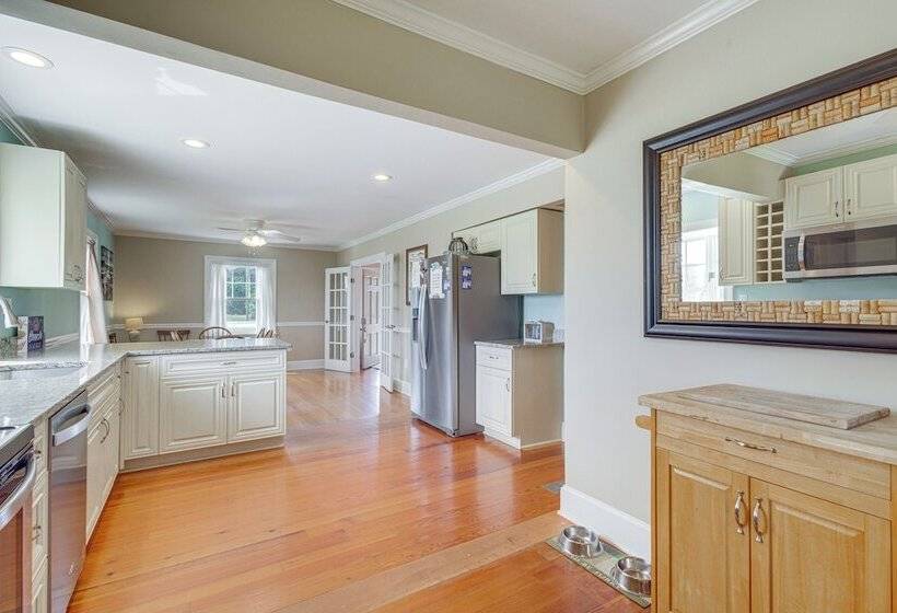 Updated Cape Charles Home ~ 2 Mi To Beachfront!