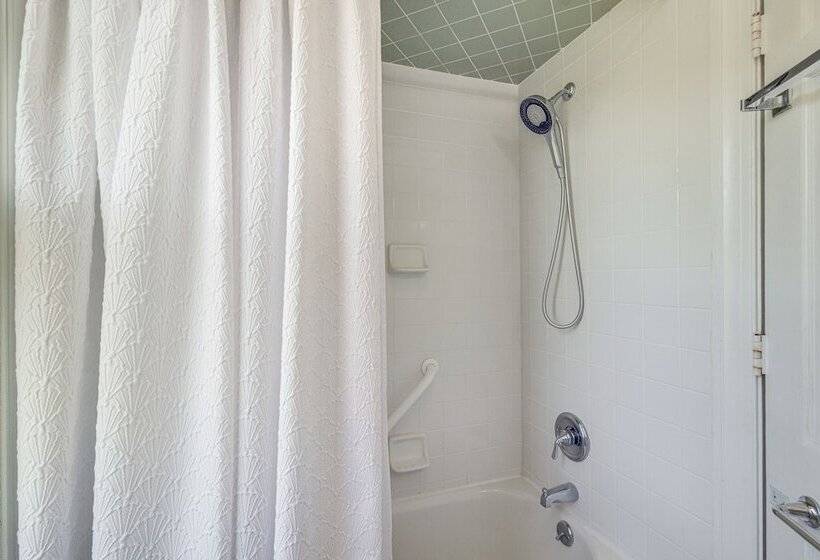 Updated Cape Charles Home ~ 2 Mi To Beachfront!