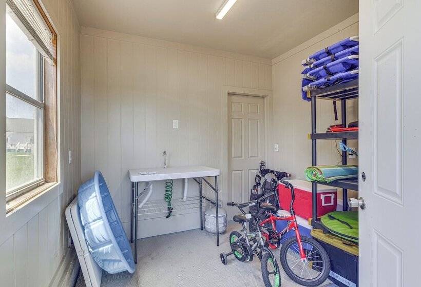 Updated Cape Charles Home ~ 2 Mi To Beachfront!