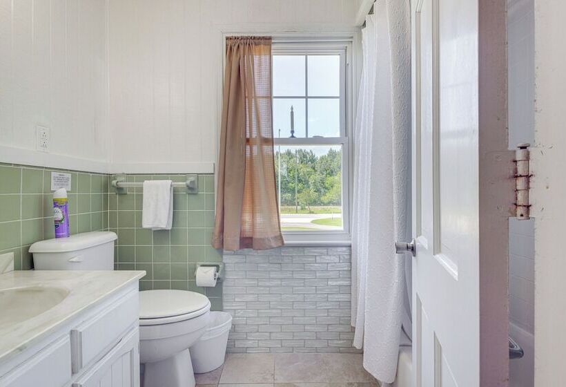 Updated Cape Charles Home ~ 2 Mi To Beachfront!