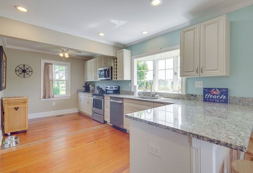 Updated Cape Charles Home ~ 2 Mi To Beachfront!