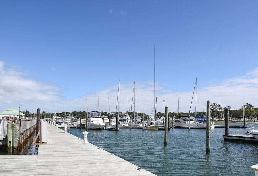 Updated Cape Charles Home ~ 2 Mi To Beachfront!