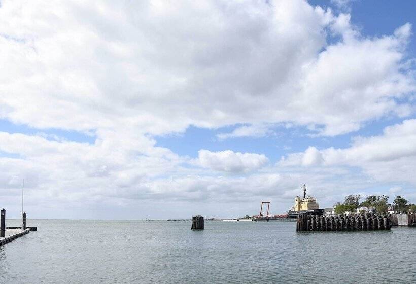 Updated Cape Charles Home ~ 2 Mi To Beachfront!