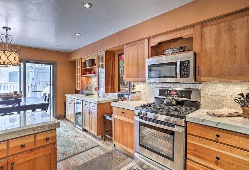 Modern Home W/ Patio: 3 Mi To Beaver Creek Resort!