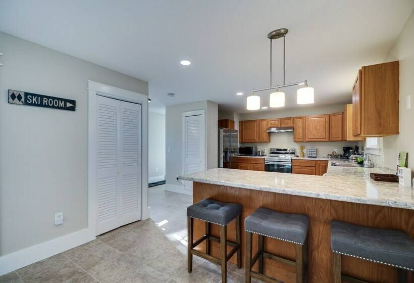 Updated Home In Heart Of Rutland, Near Slopes