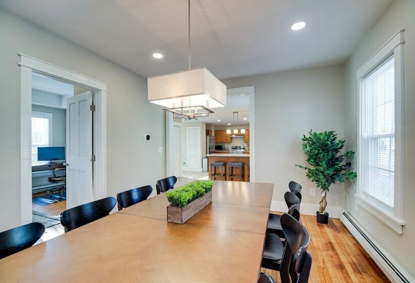 Updated Home In Heart Of Rutland, Near Slopes