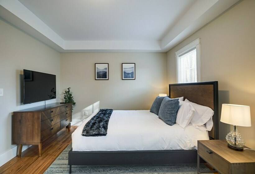 Updated Home In Heart Of Rutland, Near Slopes