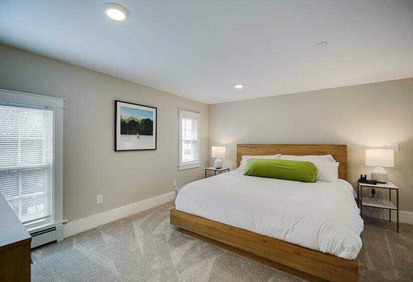 Updated Home In Heart Of Rutland, Near Slopes