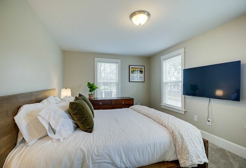 Updated Home In Heart Of Rutland, Near Slopes