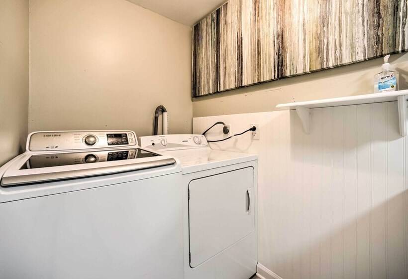 Updated Home W/ Pool + Deck ~ 2 Mi To Dtwn!