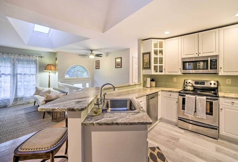 Updated Home W/ Pool + Deck ~ 2 Mi To Dtwn!