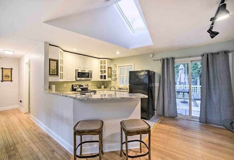 Updated Home W/ Pool + Deck ~ 2 Mi To Dtwn!