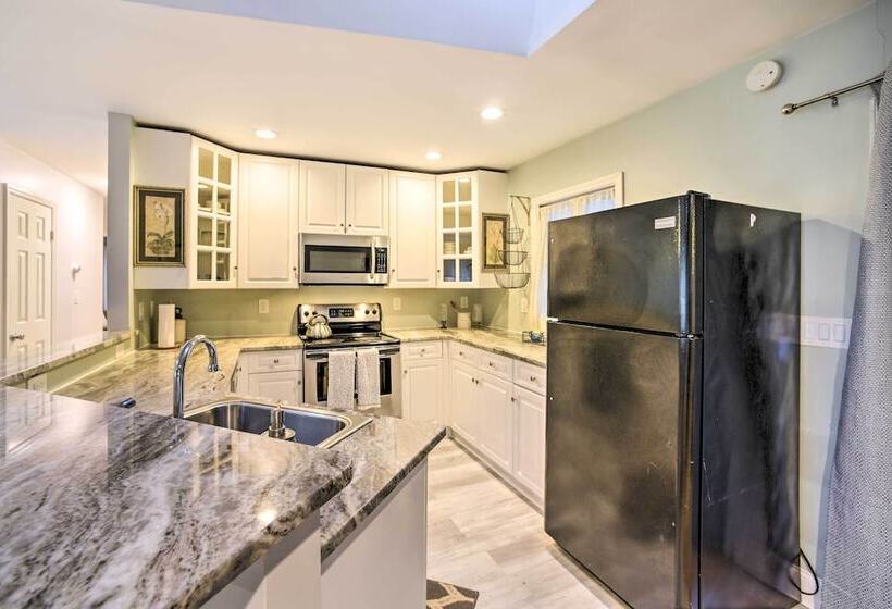 Updated Home W/ Pool + Deck ~ 2 Mi To Dtwn!