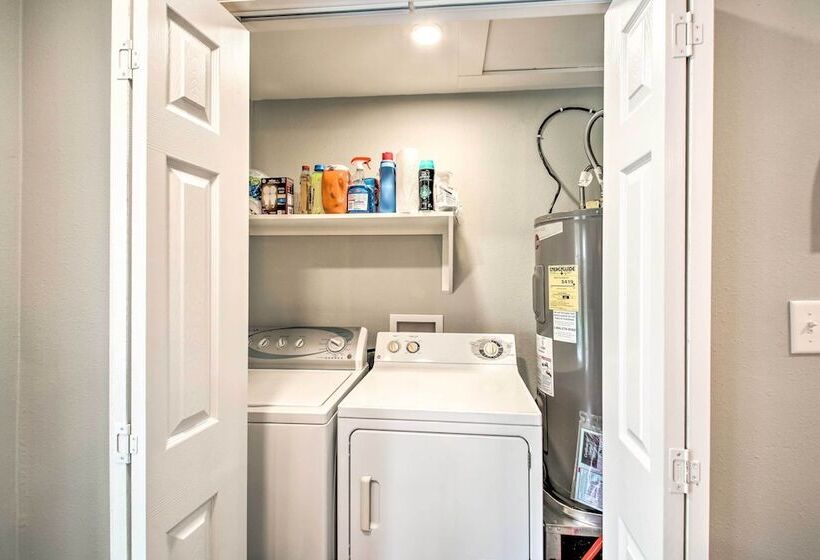 6 Mi To Nat L Park: Pet Friendly Hot Springs Home