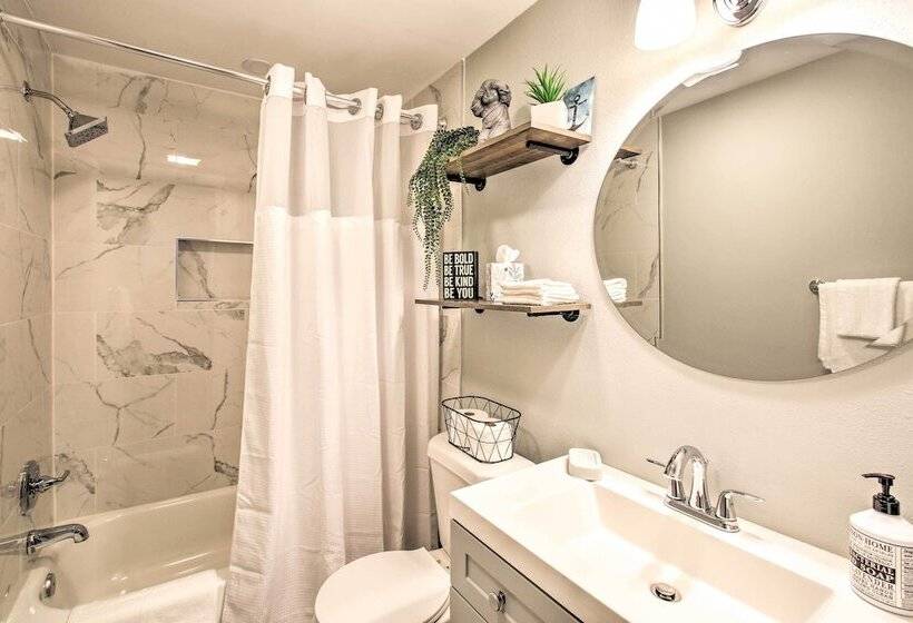 6 Mi To Nat L Park: Pet Friendly Hot Springs Home