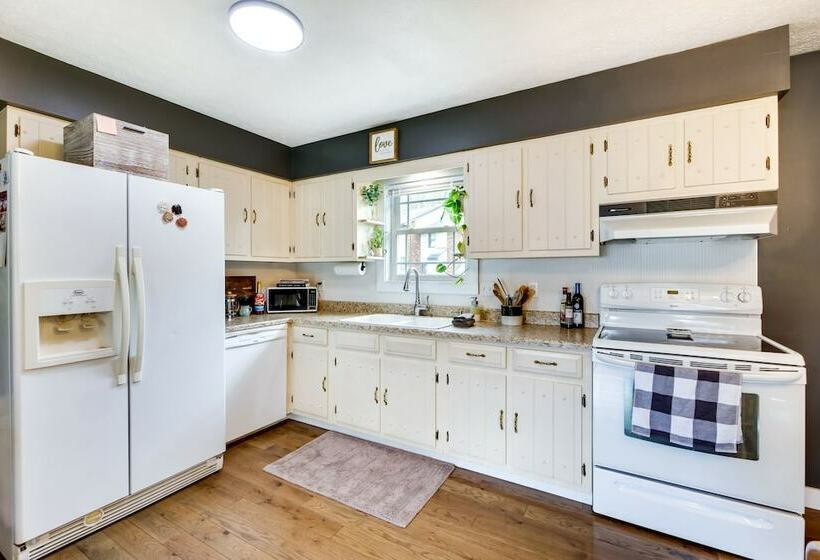 Updated Ohio Amish Country Vacation Rental!