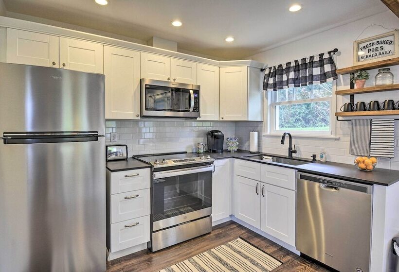 Updated Port Orchard Home, Walk To Waterfront