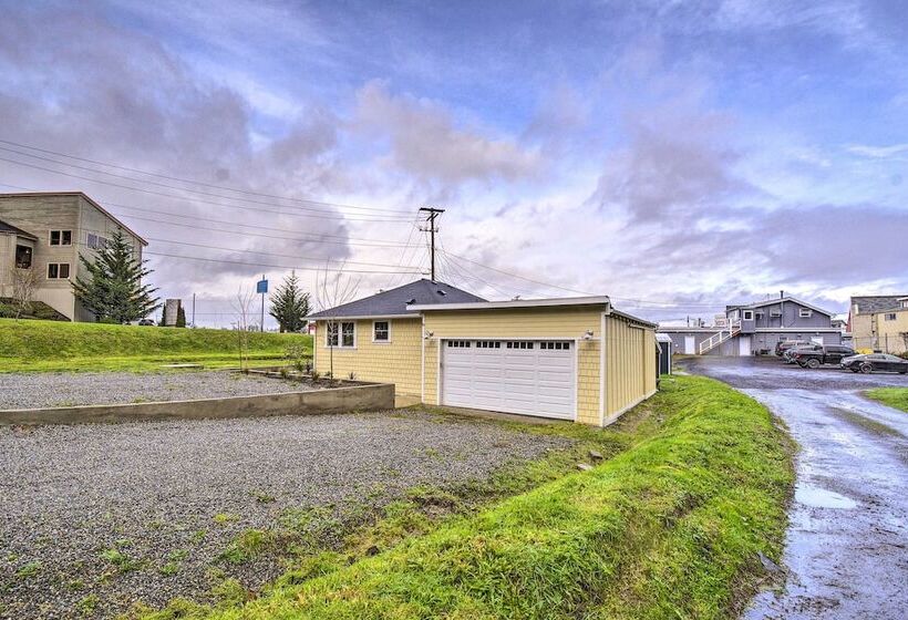 Updated Port Orchard Home, Walk To Waterfront