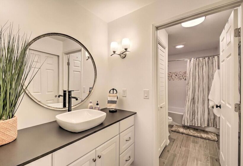 Updated Port Orchard Home, Walk To Waterfront