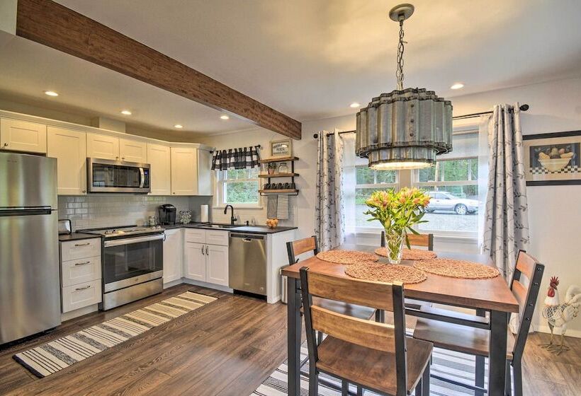 Updated Port Orchard Home, Walk To Waterfront