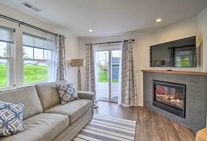 Updated Port Orchard Home, Walk To Waterfront