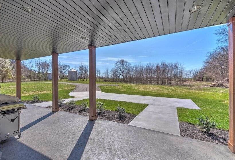 Upscale & Quiet Paducah Retreat On 15 Acres!