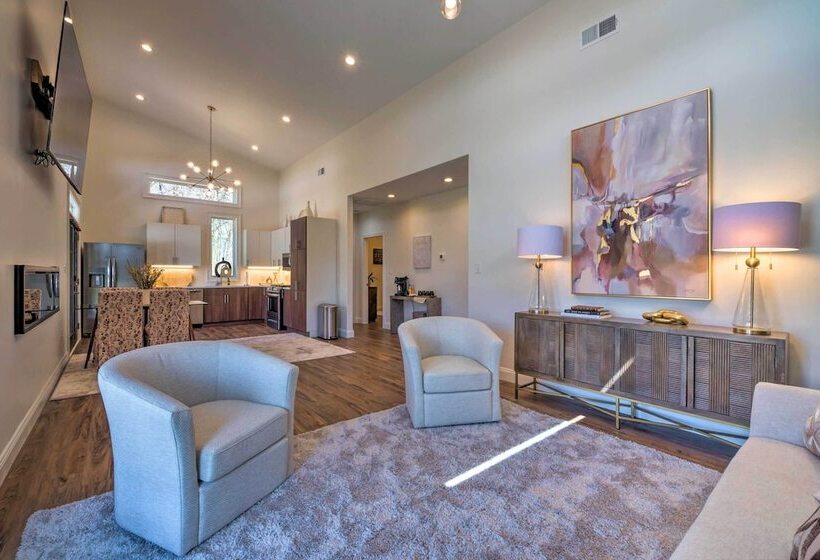 Upscale & Quiet Paducah Retreat On 15 Acres!