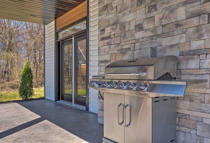 Upscale & Quiet Paducah Retreat On 15 Acres!