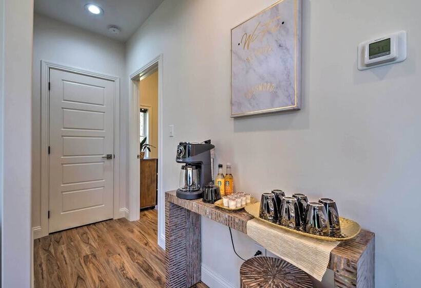 Upscale & Quiet Paducah Retreat On 15 Acres!