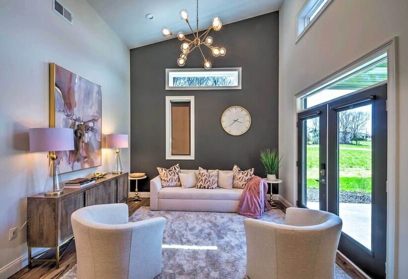 Upscale & Quiet Paducah Retreat On 15 Acres!