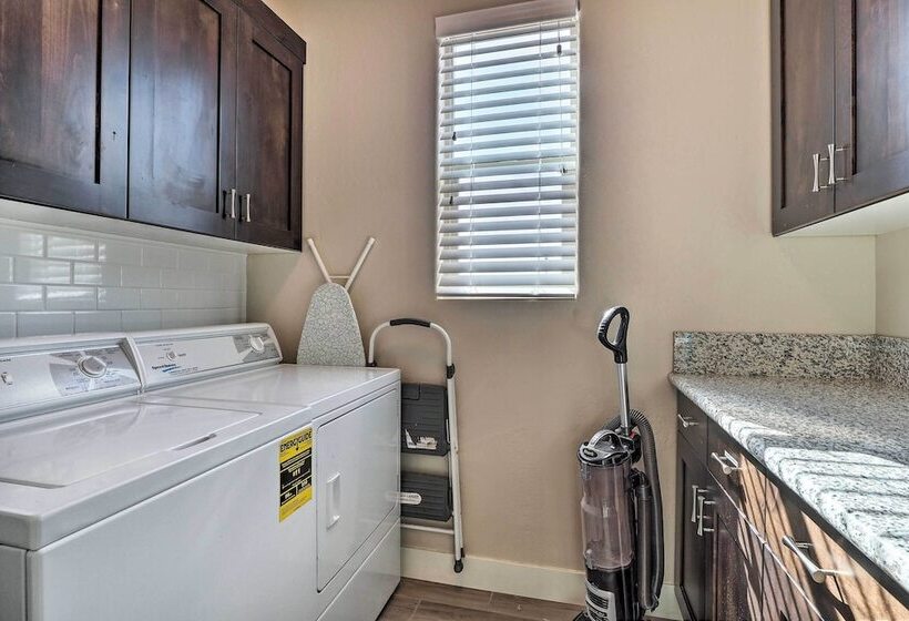 Utah Home W/ Pool & Hot Tub Access, Mtn Views!