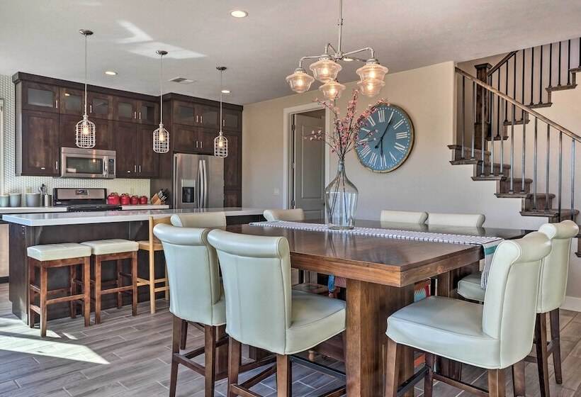 Utah Home W/ Pool & Hot Tub Access, Mtn Views!