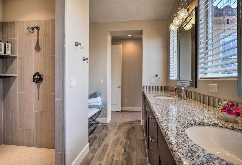 Utah Home W/ Pool & Hot Tub Access, Mtn Views!