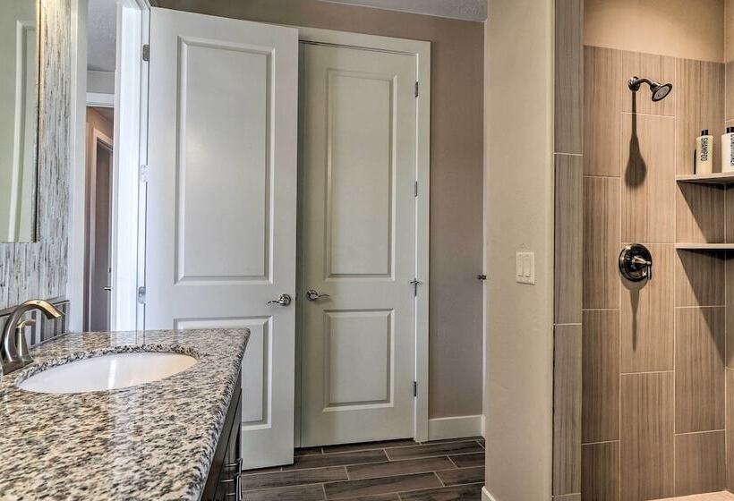 Utah Home W/ Pool & Hot Tub Access, Mtn Views!