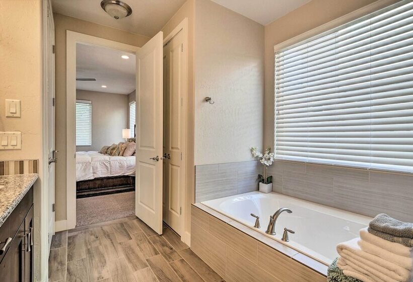 Utah Home W/ Pool & Hot Tub Access, Mtn Views!