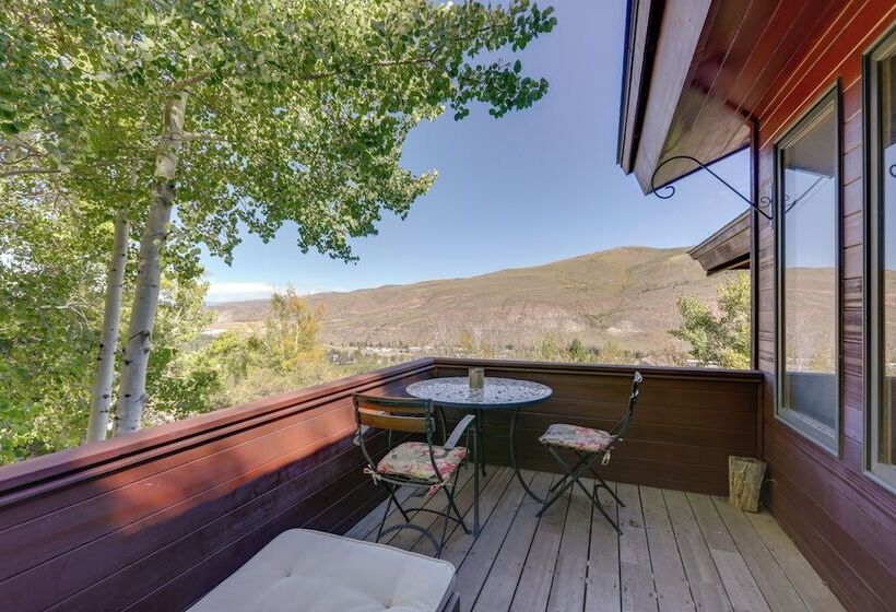 Vail  Treehouse  + Hot Tub, Sauna & Mtn Views