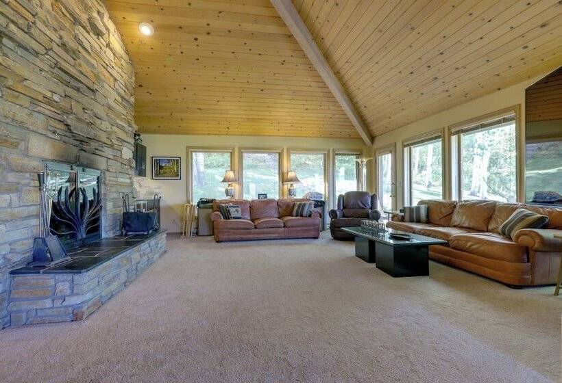 Vail  Treehouse  + Hot Tub, Sauna & Mtn Views