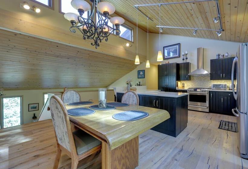 Vail  Treehouse  + Hot Tub, Sauna & Mtn Views