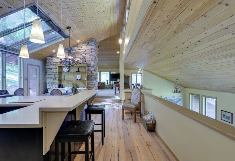 Vail  Treehouse  + Hot Tub, Sauna & Mtn Views