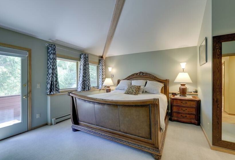 Vail  Treehouse  + Hot Tub, Sauna & Mtn Views