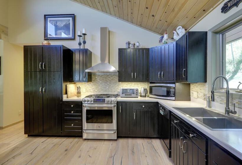 Vail  Treehouse  + Hot Tub, Sauna & Mtn Views