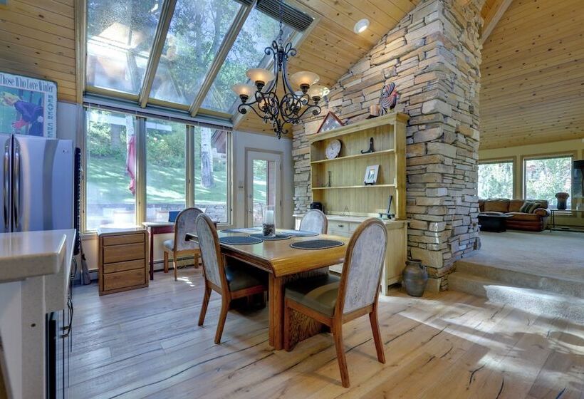 Vail  Treehouse  + Hot Tub, Sauna & Mtn Views