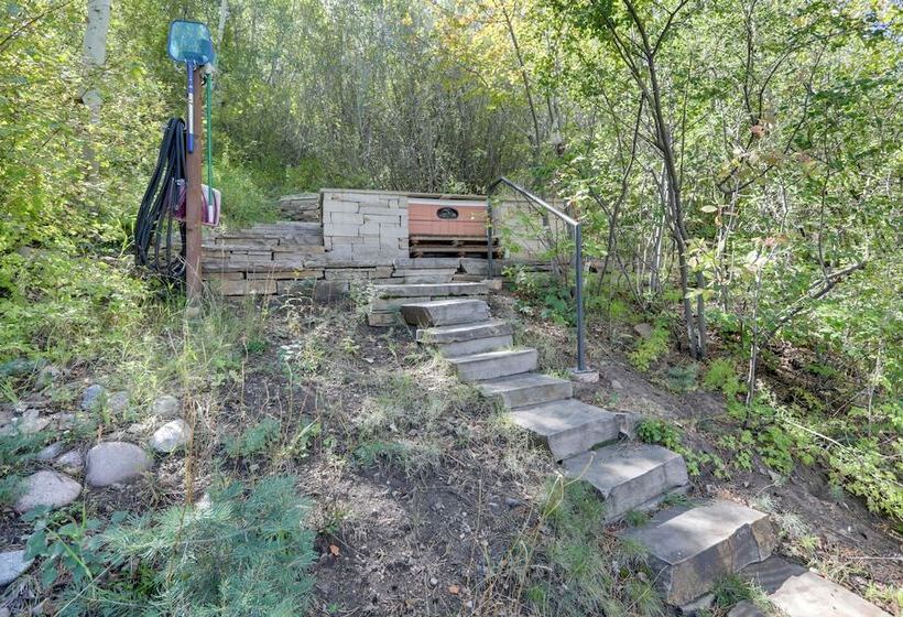 Vail  Treehouse  + Hot Tub, Sauna & Mtn Views