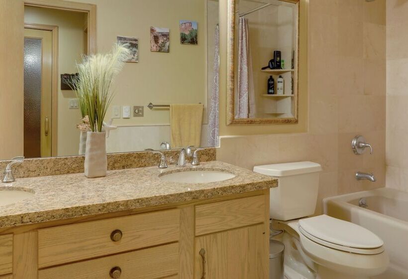 Vail  Treehouse  + Hot Tub, Sauna & Mtn Views